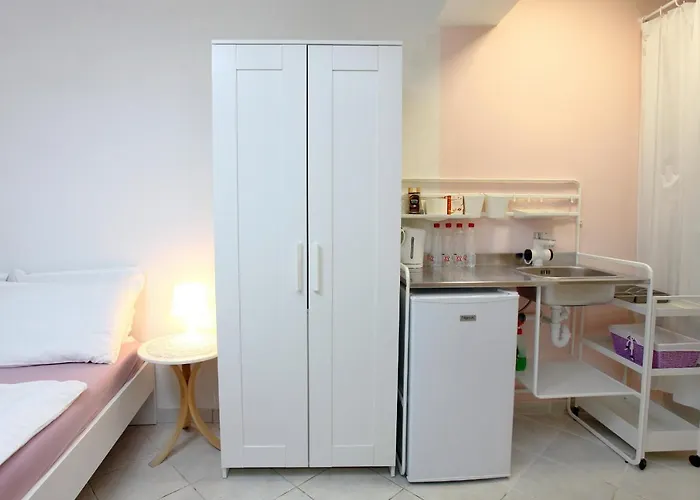 City Room Apartment Date